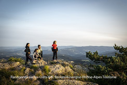 Randonnée sur les Crêts © B.Becker/Auvergne-Rhône-Alpes Tourisme