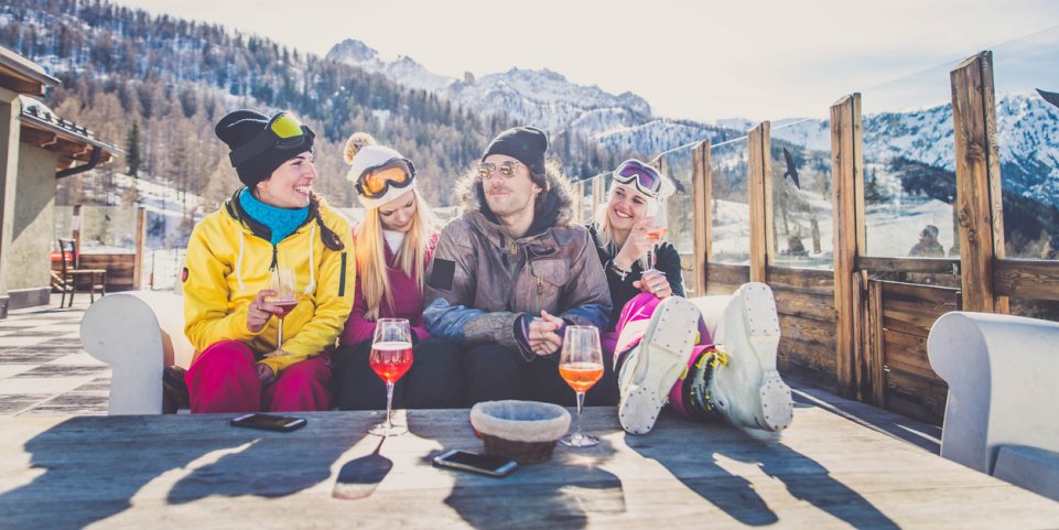 groupe jeunes chalet ski