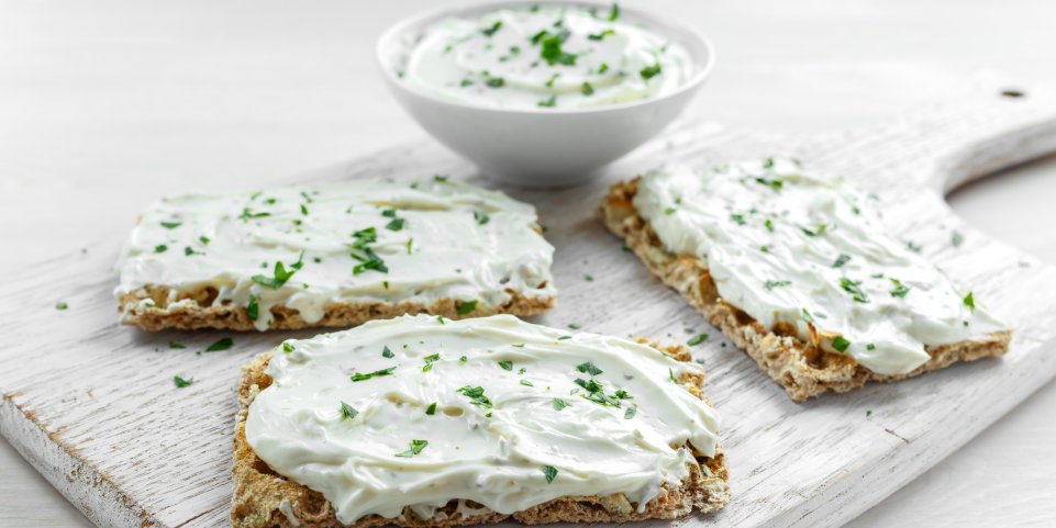 tartines de cervelle de canut sur planche 