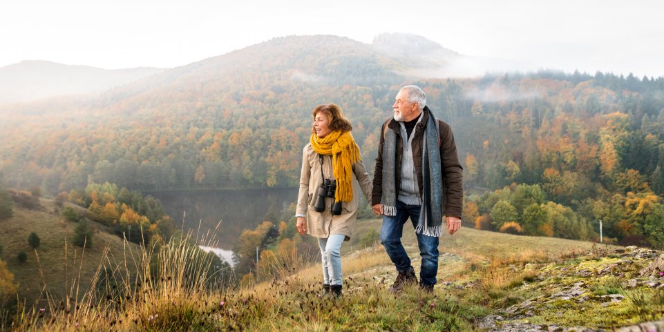 Couple de seniors - Balade nature