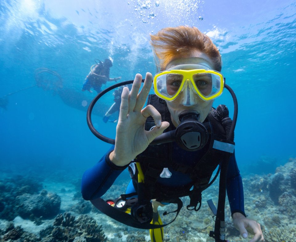 plongée sous-marine femme mer
