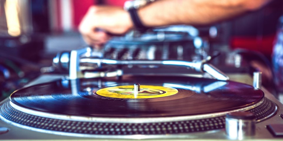 DJ platine vinyle mix mixage fête