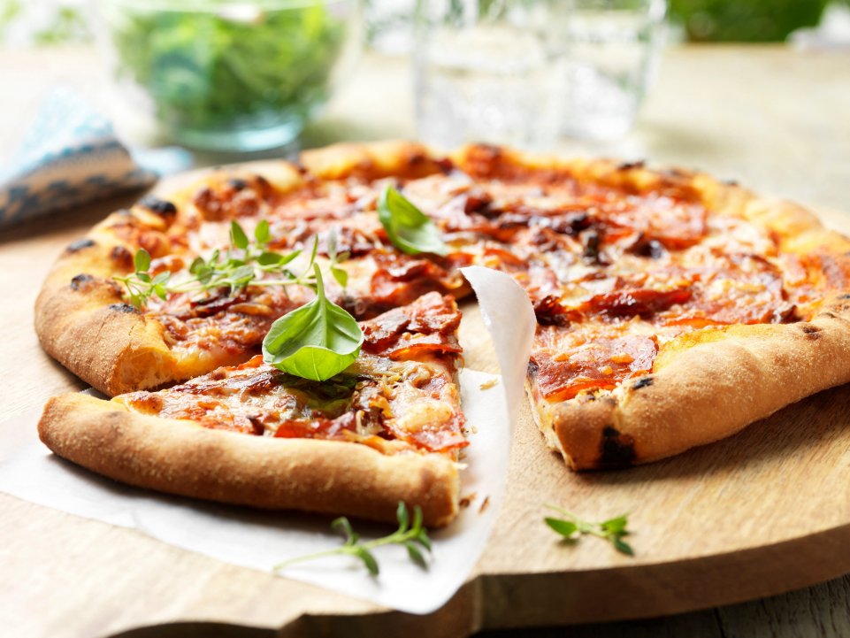 pizza - assiette - restaurant - gastronomie