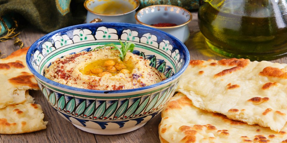 Bol de houmous et pian pita