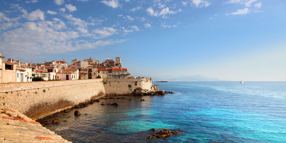 vue sur la mer a antibes