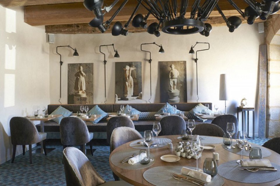 Intérieur design et cosy du restaurant Le Prieuré à Quimper