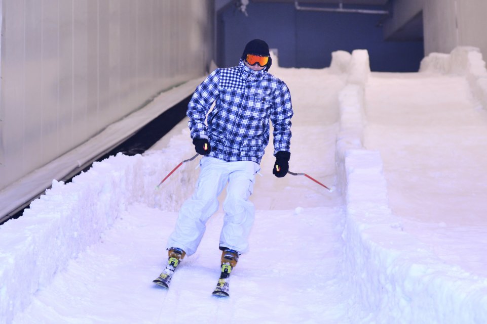 Skier à l'intérieur 