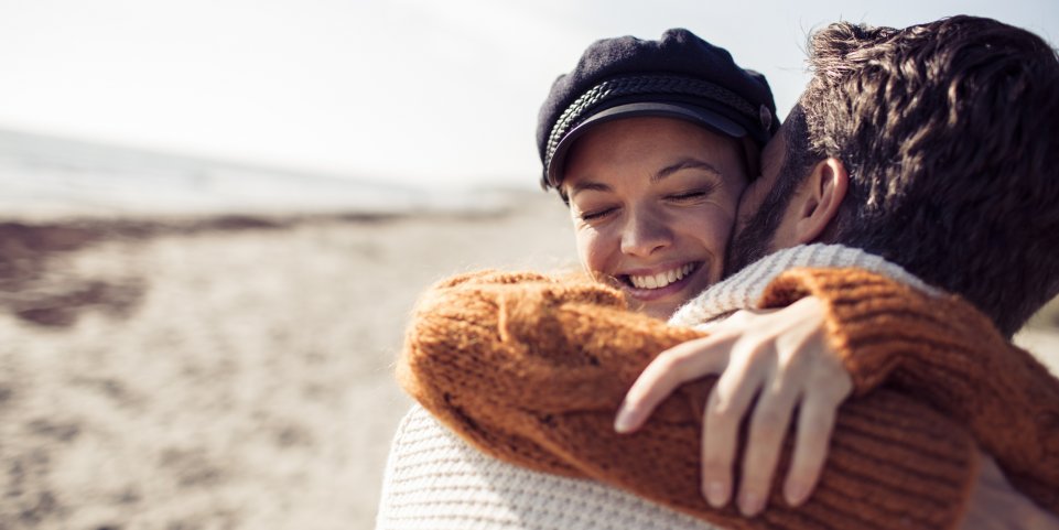 En couple à la plage 