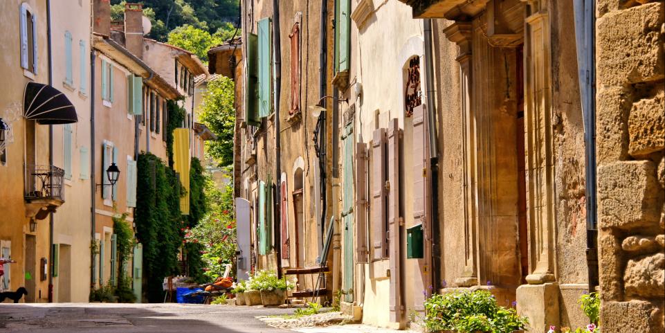 Ruelle à Saignon, en Provence