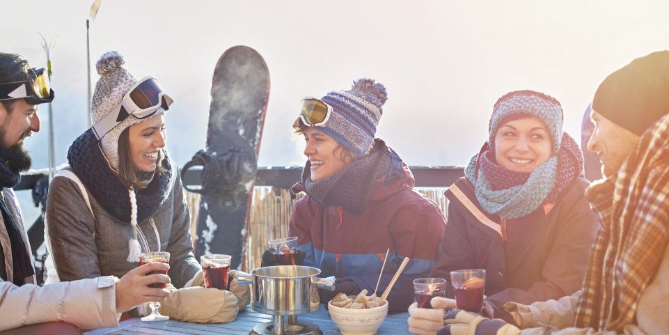 groupe amis terasse ski