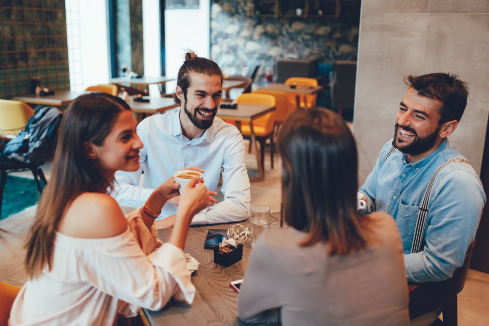 convivialité entre amis bar 