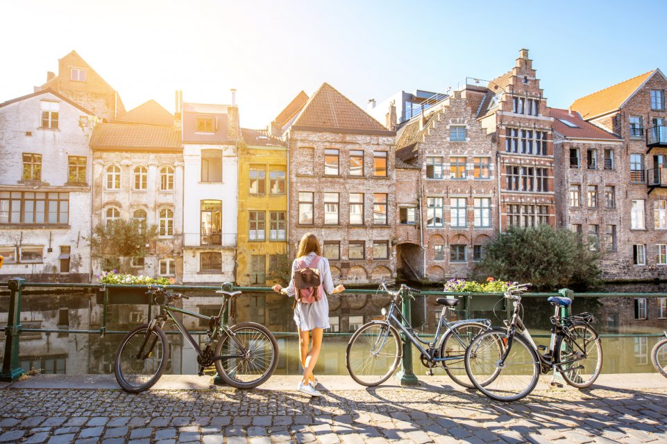 femme vieille ville gand belgique