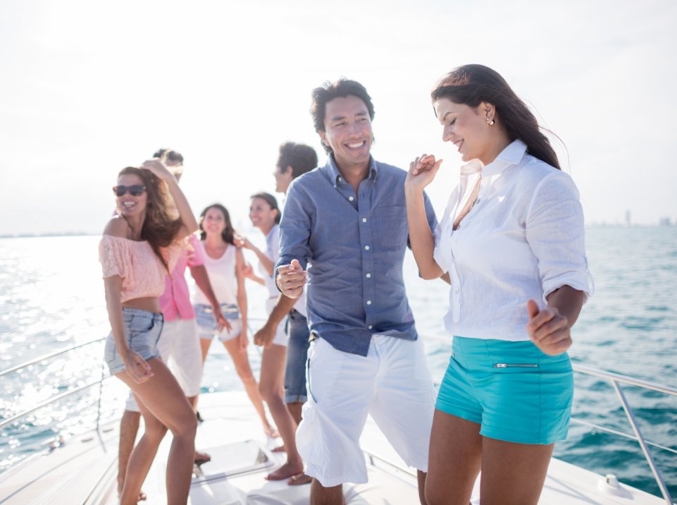 amis sur bateau 
