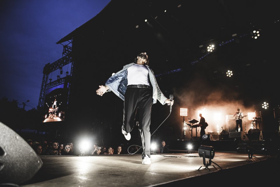 chanteur au festival du Cabaret Vert
