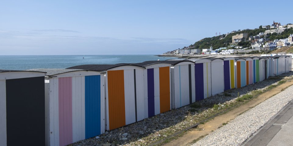 Cabanes sur la plage au Havre