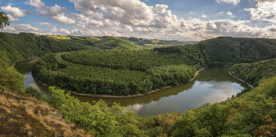 Vue aérienne du lac de la Haute-Sûre au Luxembourg