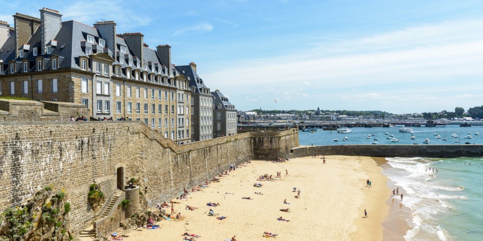 vue sur la plage saint malo 