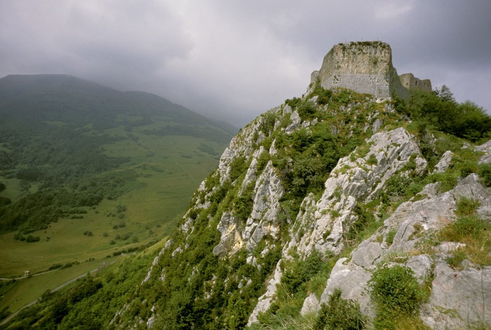 Montségur ruines bastide ariège chateau