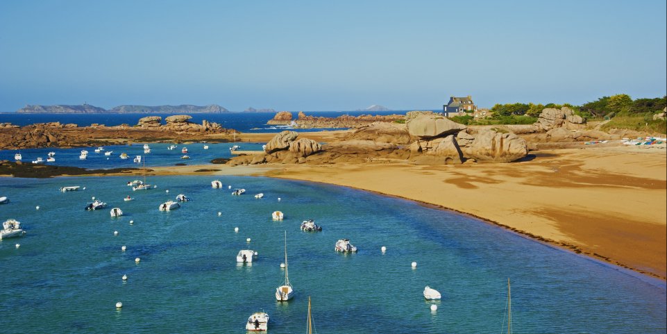 Côte de granit rose et plage à Trégastel