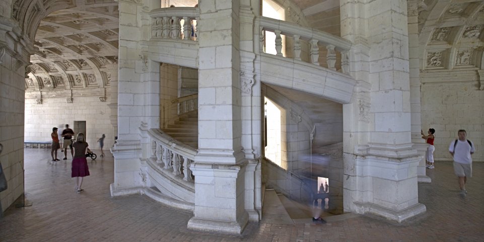Escalier à double révolution du château de Chambord
