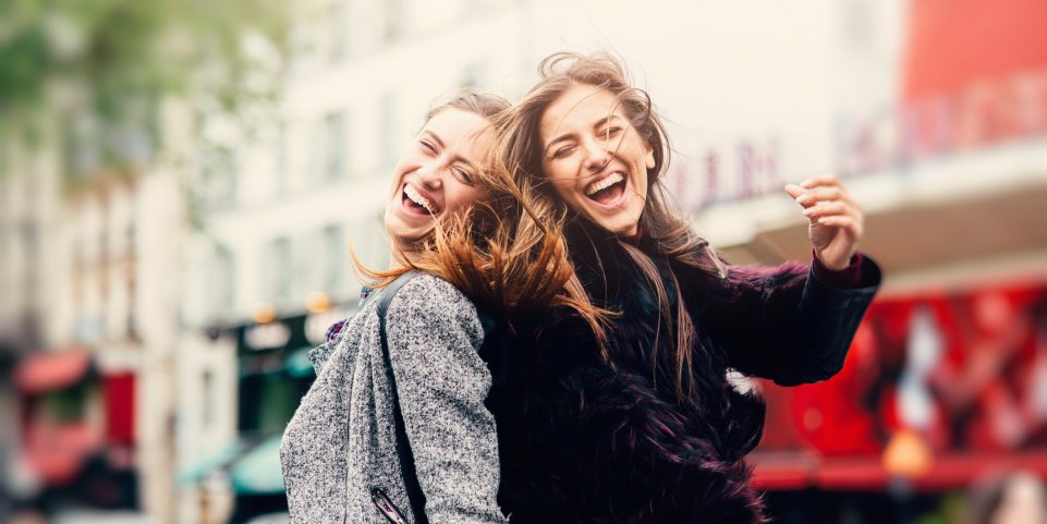 Deux jeune femme qui s'amusent