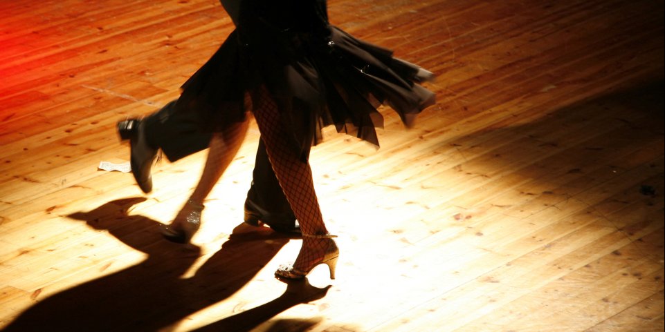Couple dansant le tango