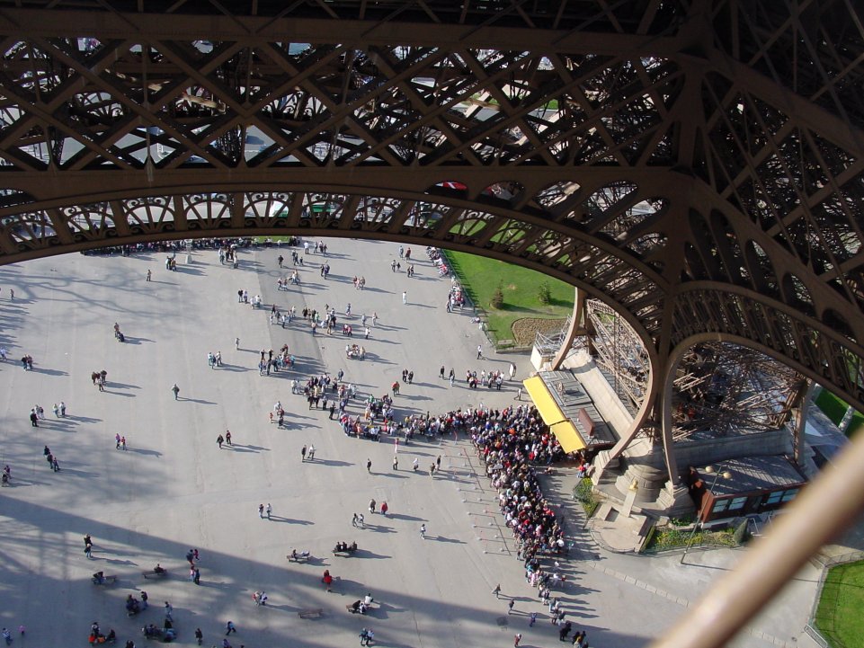 file d attente de la tour eiffel