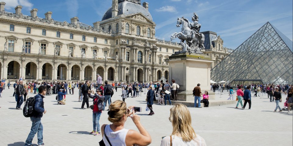 Cour du Louvre - Paris