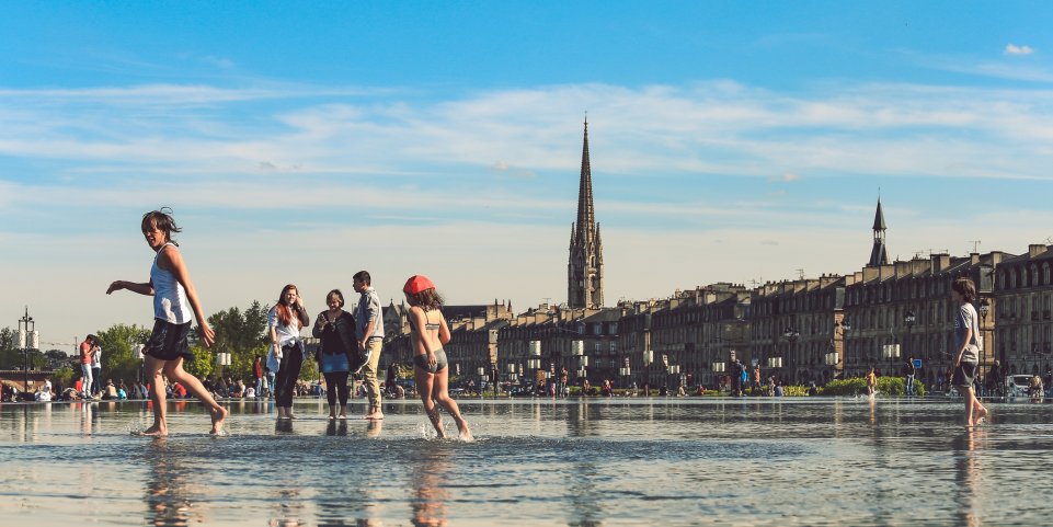 Jeux sur le miroir d'eau, Bordeaux