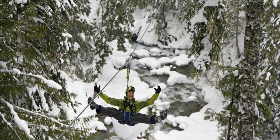 tyrolienne neige montagne