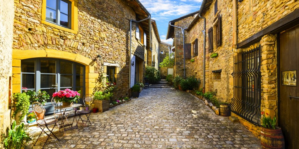 Oingt village Beaujolais