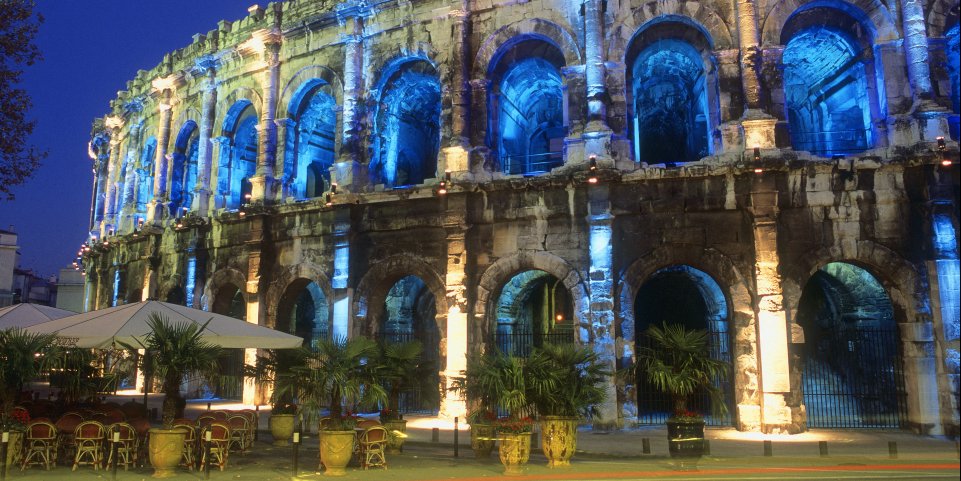 COUV- arenes festivites nimes illuminations