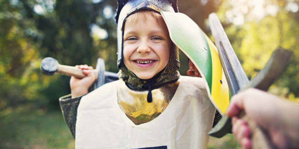 Enfant déguisé en chevalier