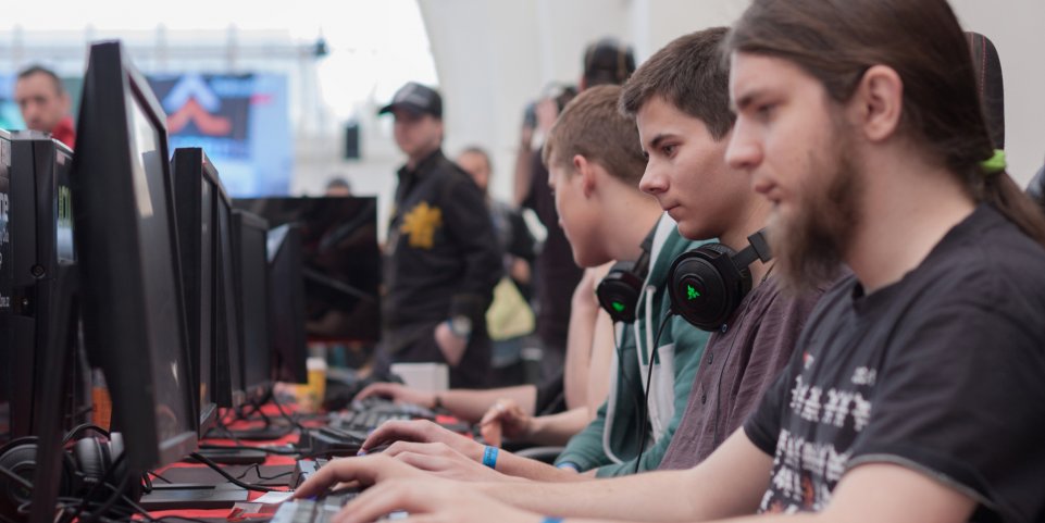 Jeu-vidéo gaming e-sport esport ordinateurs
