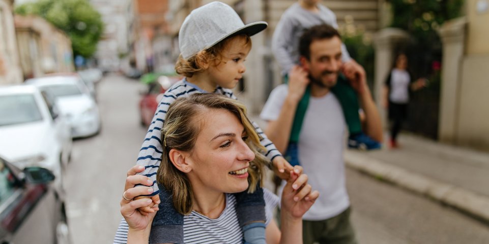 Une famille en promenade