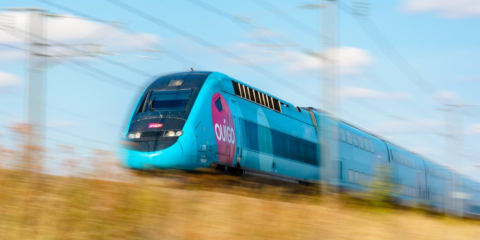 TGV OUIGO à pleine vitesse