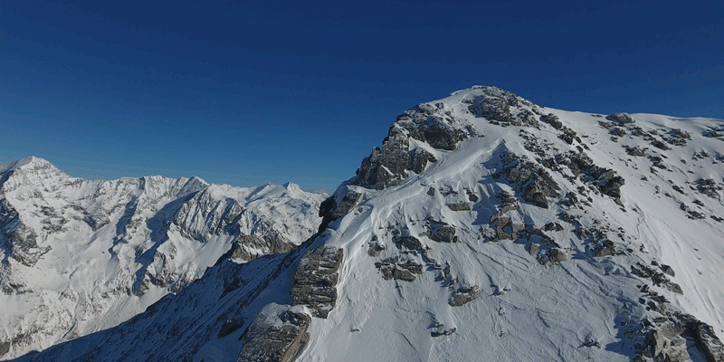 Une vue aérienne sur les Alpes françaises
