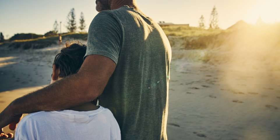 Père et fils à  la plage