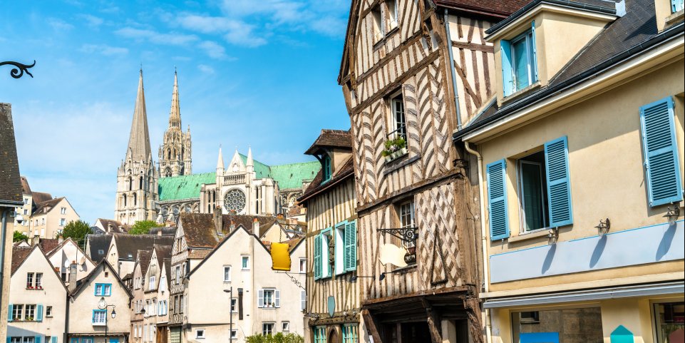 Rue et bâtiments à Chartres 