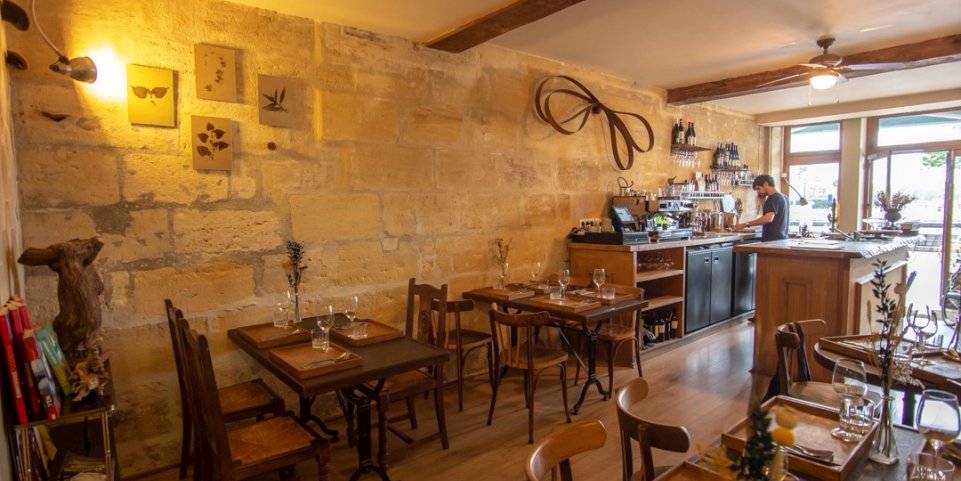 La salle intérieure du restaurant Symbiose