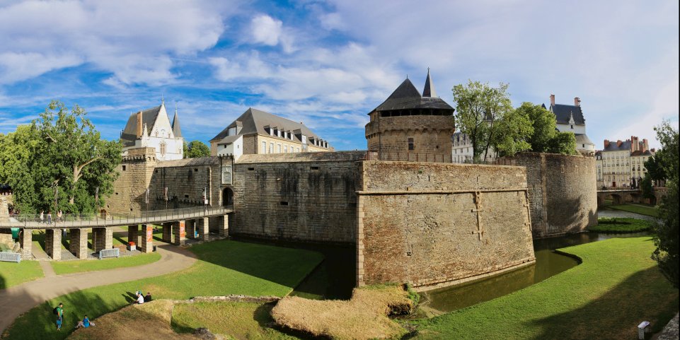 Vue panoramique sur le château des Ducs de Bretagne à Nantes