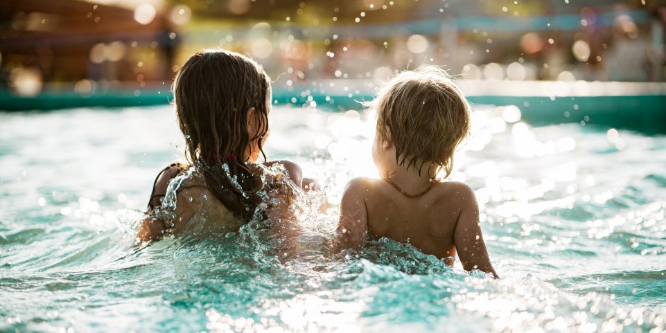 Des enfants en baignade