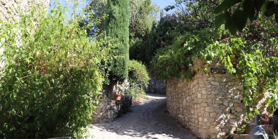 Ruelle fleurie de Mirmande