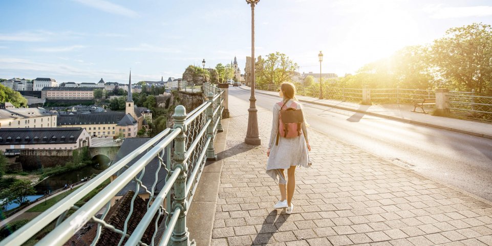 Une femme au Luxembourg
