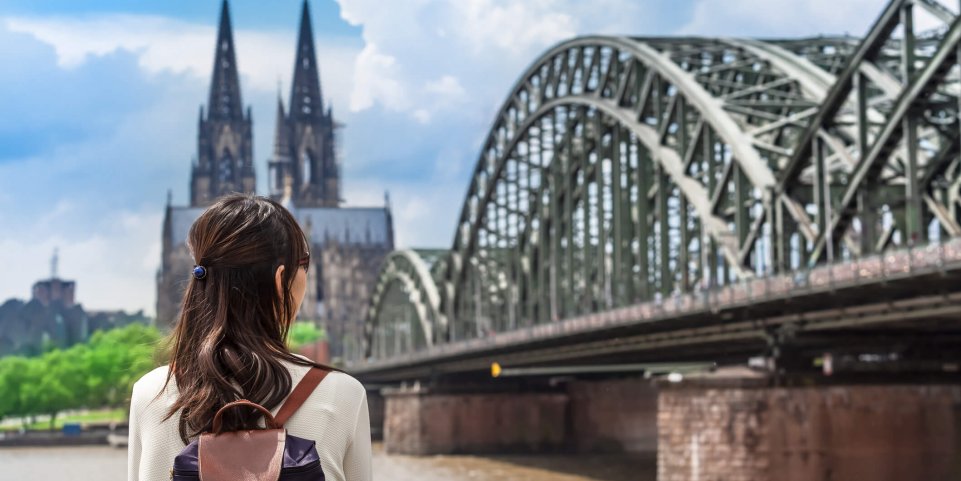 Cathédrale de Cologne depuis la rive du Rhin, Allemagne