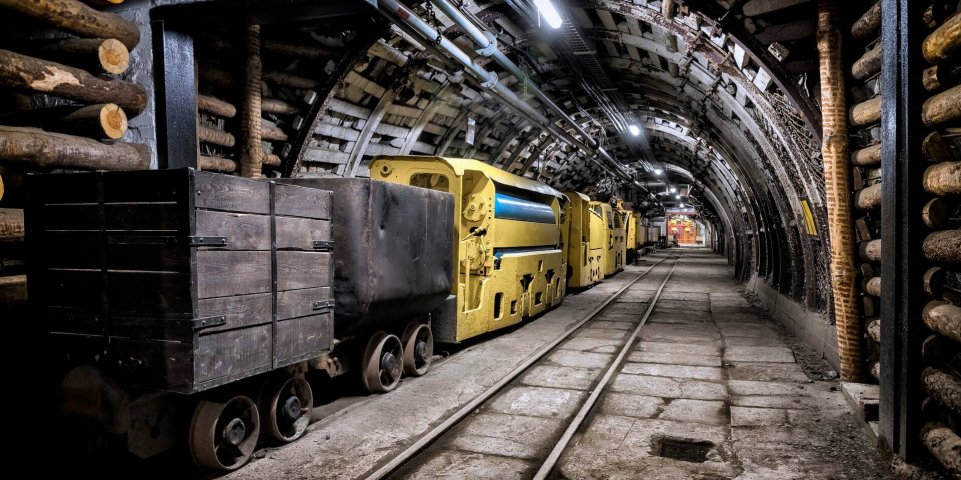 Wagons train minier tunnel minier Luxembourg