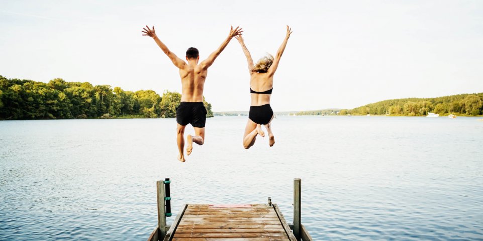 Baignade dans un lac