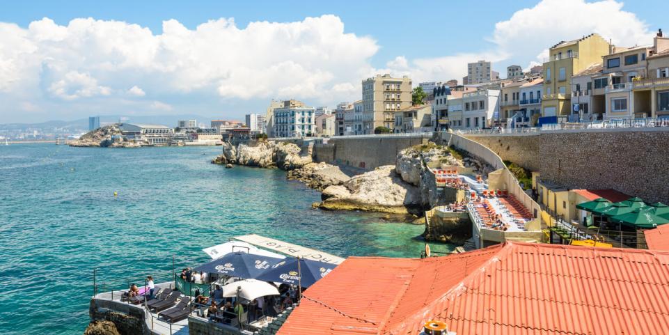 Terrasses sur la corniche Kennedy à Marseille