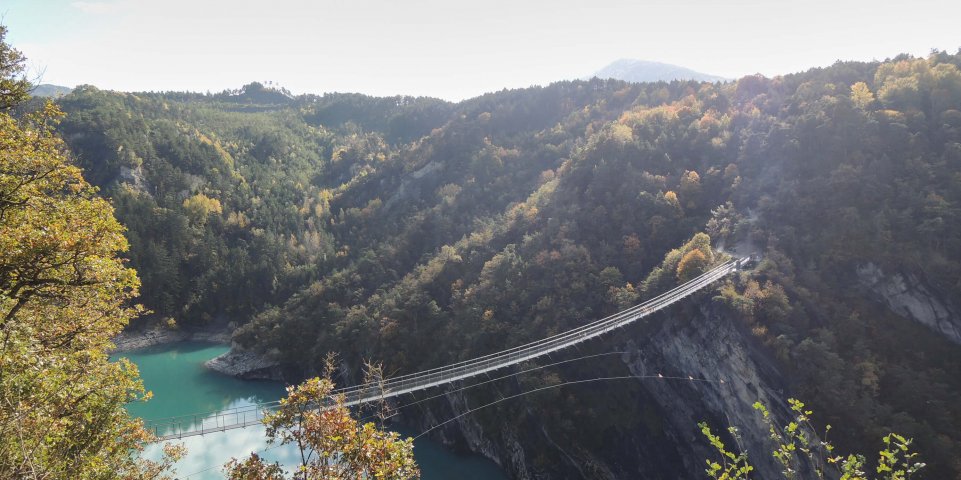 La Passerelle de L'Ebron sur le Lac de Monteynard-Avignonet
