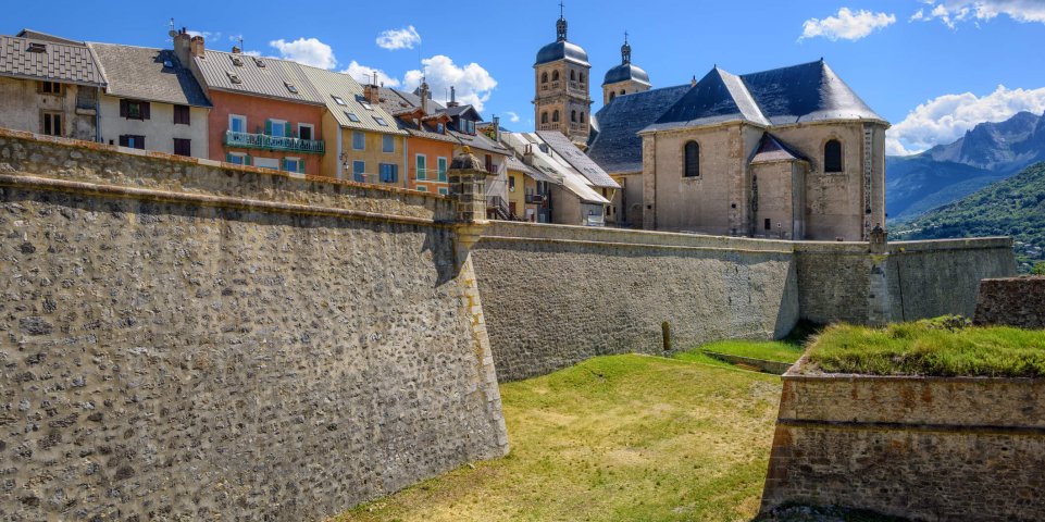 Les murs et la vieille ville de Briançon